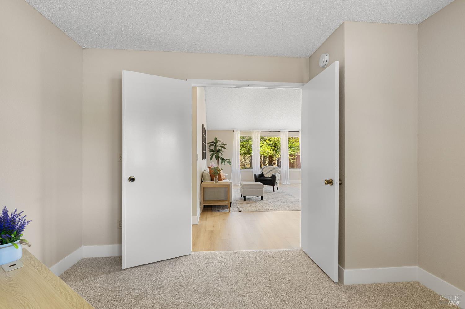 828 Stoneridge Circle Fairfield, CA 94534 - Photo 21 of 37 a very nice looking room with a large window