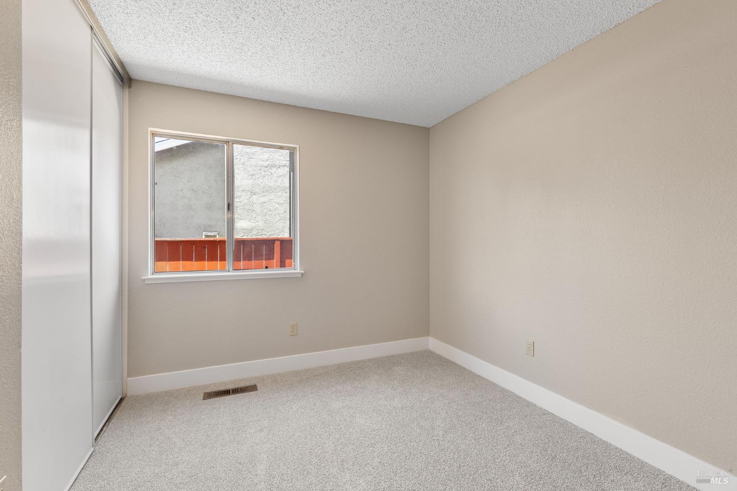 828 Stoneridge Circle Fairfield, CA 94534 - Photo 24 of 37 an empty room with a window