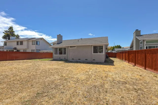 a house view with a backyard space