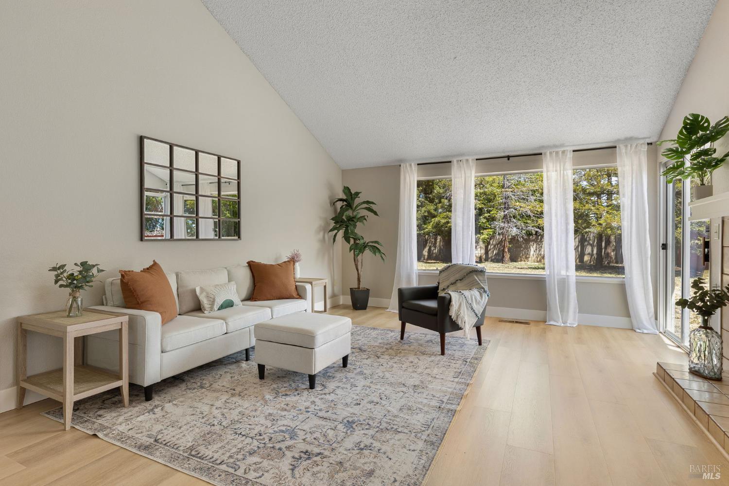 828 Stoneridge Circle Fairfield, CA 94534 - Photo 7 of 37 a living room with furniture and a large window
