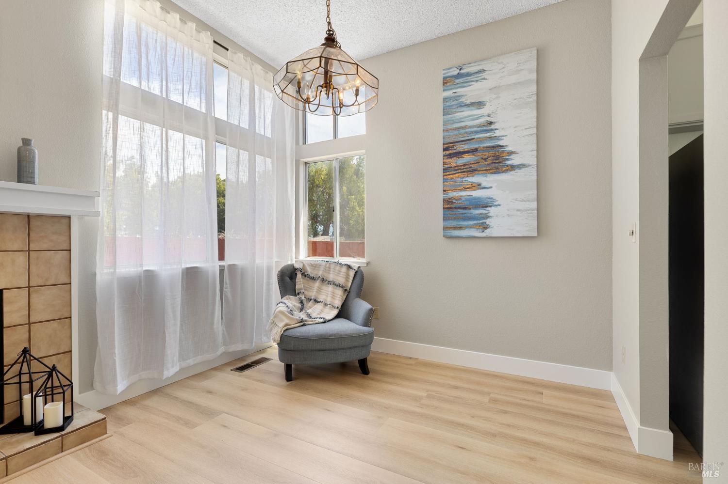 828 Stoneridge Circle Fairfield, CA 94534 - Photo 9 of 37 a living room with furniture and a chandelier
