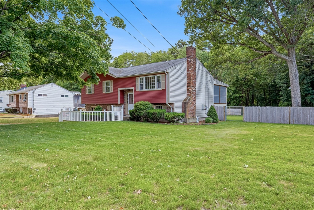 44 Tomlinson Road Attleboro, MA 02703 - Photo 3 of 35