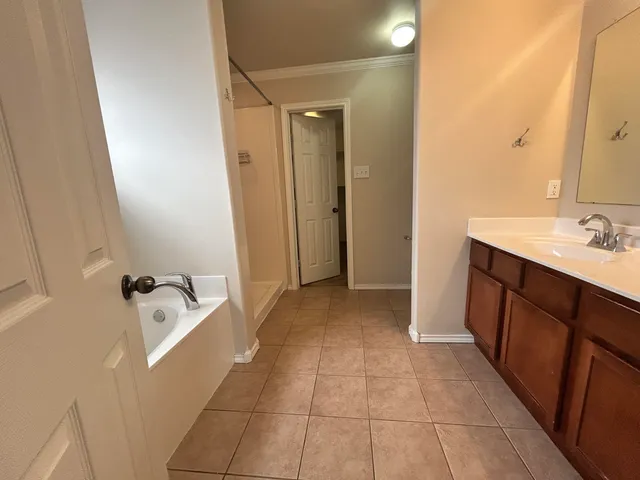 $2,325 | 10601 Clinton Avenue, Lubbock, TX 79424