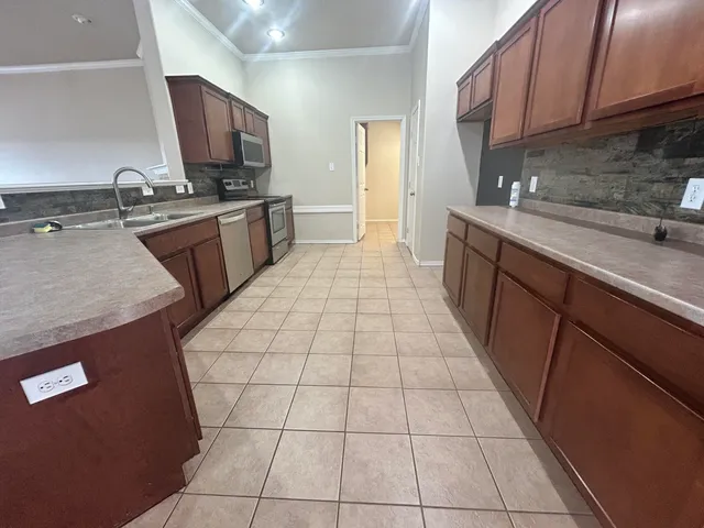 $2,325 | 10601 Clinton Avenue, Lubbock, TX 79424