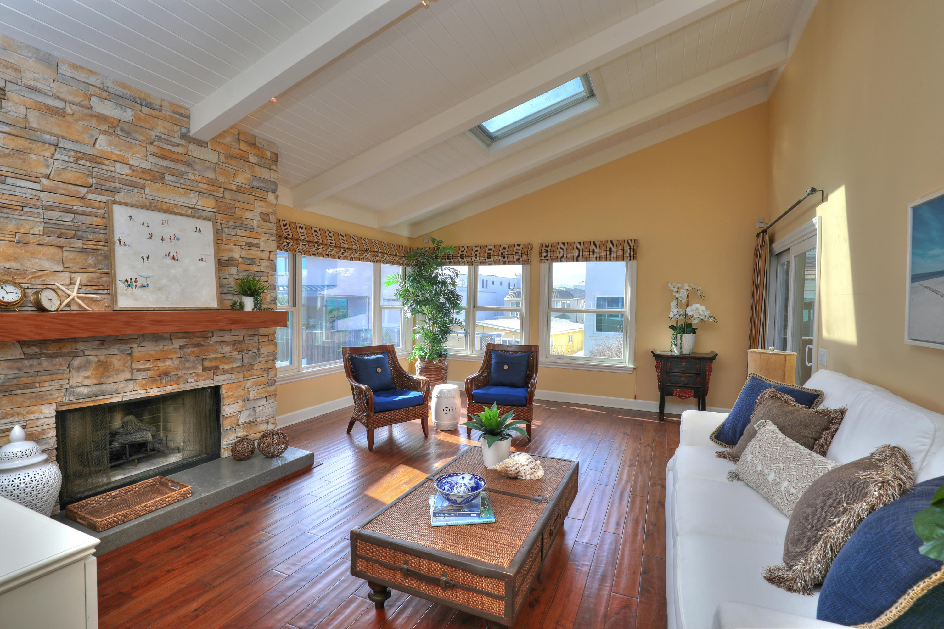 1237 Brunswick Lane Ventura, CA 93001 - Photo 13 of 35 IMG_8314_5_6_tonemapped