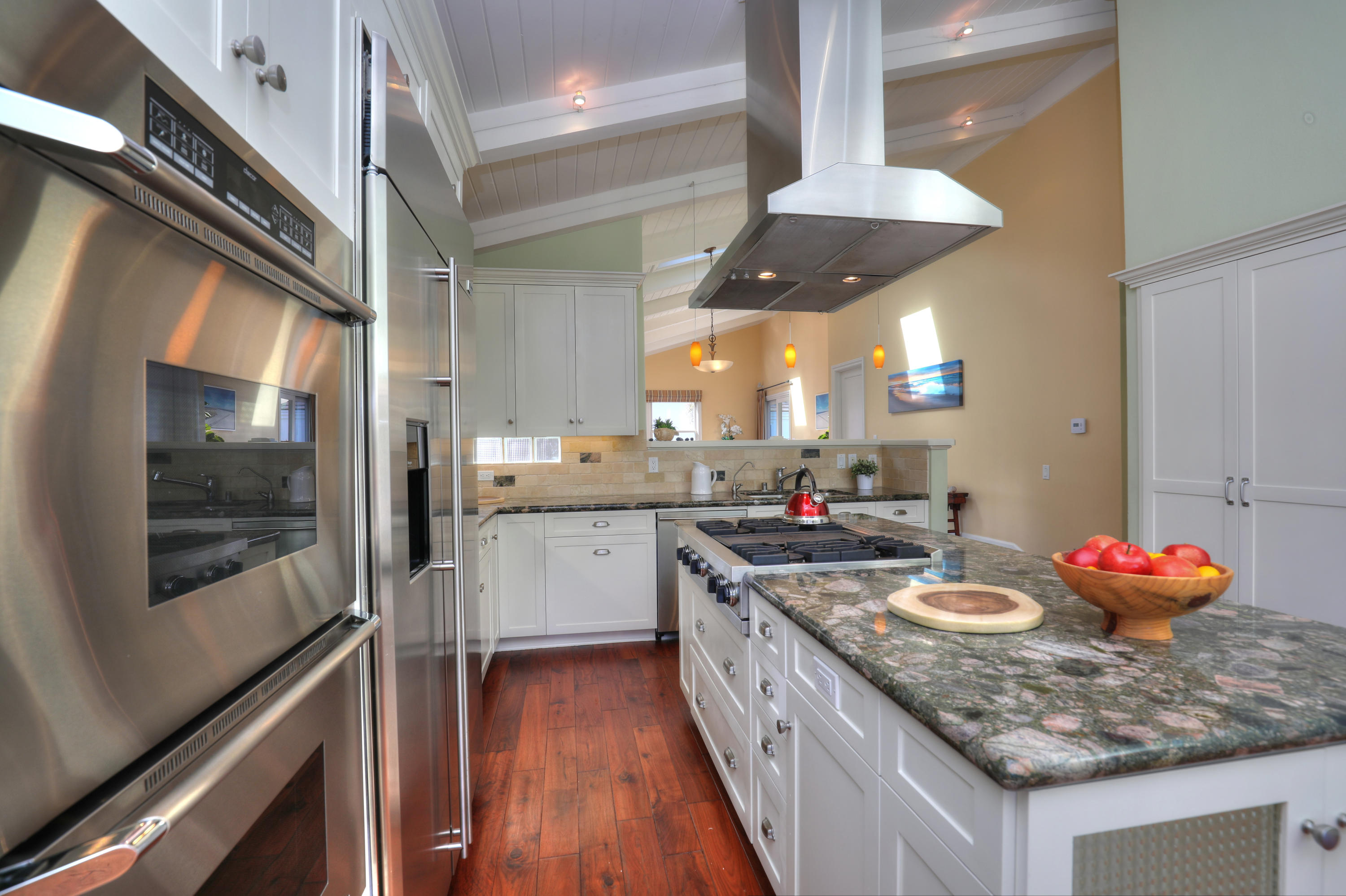 1237 Brunswick Lane Ventura, CA 93001 - Photo 17 of 35 IMG_8354_5_6_tonemapped