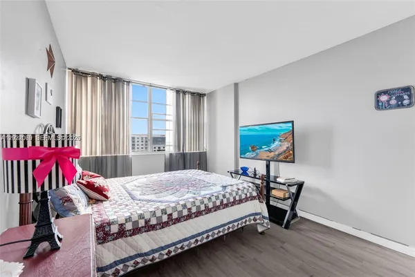 $1,000 | 2025 Northeast 164th Street, Unit 808, North Miami Beach, FL 33162