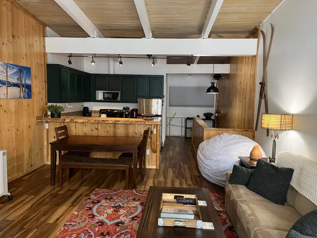 a bed room with furniture and a rug