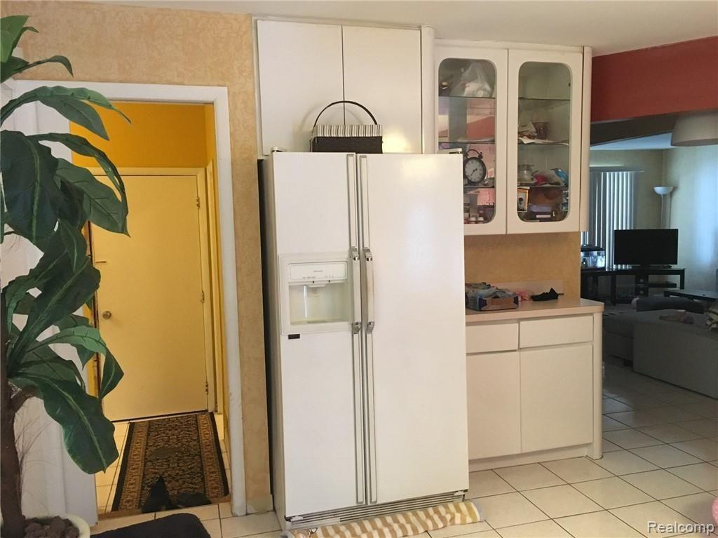 16299 Rutherland Street East Southfield, MI 48076 - Photo 6 of 15 3E0BADD8-4F53-4927-AB63-BD0FF9EA9770.jpeg