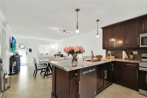 $525,000 | 4260 Southwest 68th Court, Miami, FL 33155