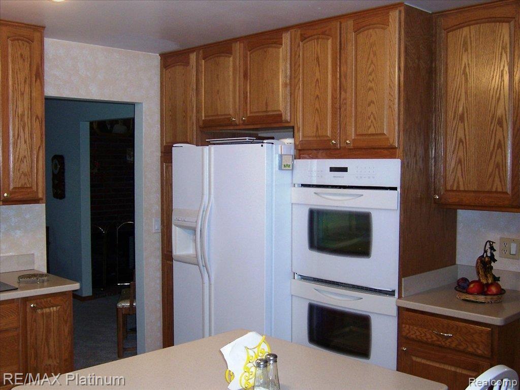 9818 McClements Road Brighton, MI 48114 - Photo 4 of 25 Kitchen