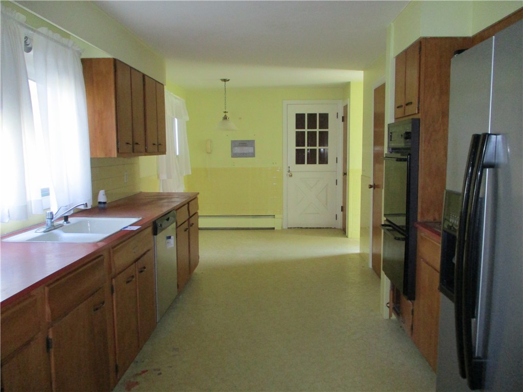 67 Landmark Road Warwick, RI 02886 - Photo 7 of 20 Kitchen & Eat in Area