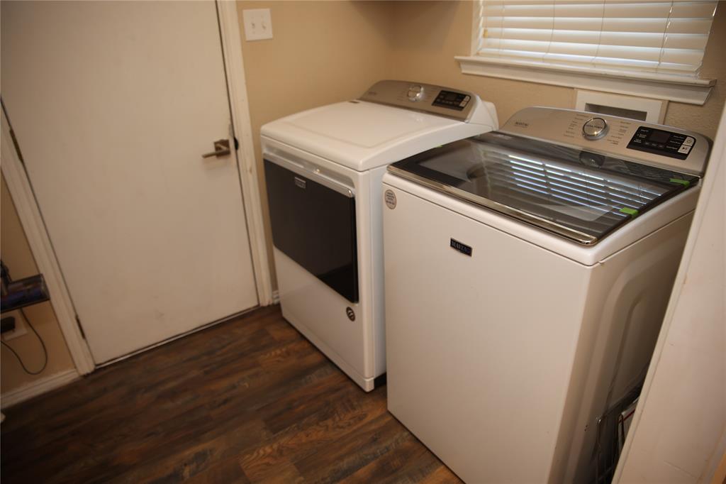 200 Red Oak Creek Road Oak Leaf, TX 75154 - Photo 11 of 11 a utility room with washer and dryer