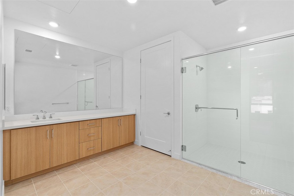 1407 Rivington Irvine, CA 92612 - Photo 22 of 34 Secondary Bathroom