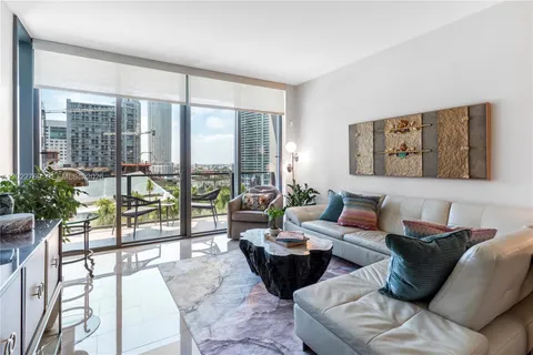 $829,000 | 68 Southeast 6th Street, Unit 810, Miami, FL 33131