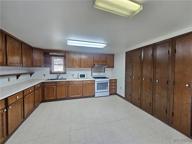 $2,200 | 1970 Sturgeon Point Road, Evans, NY 14047