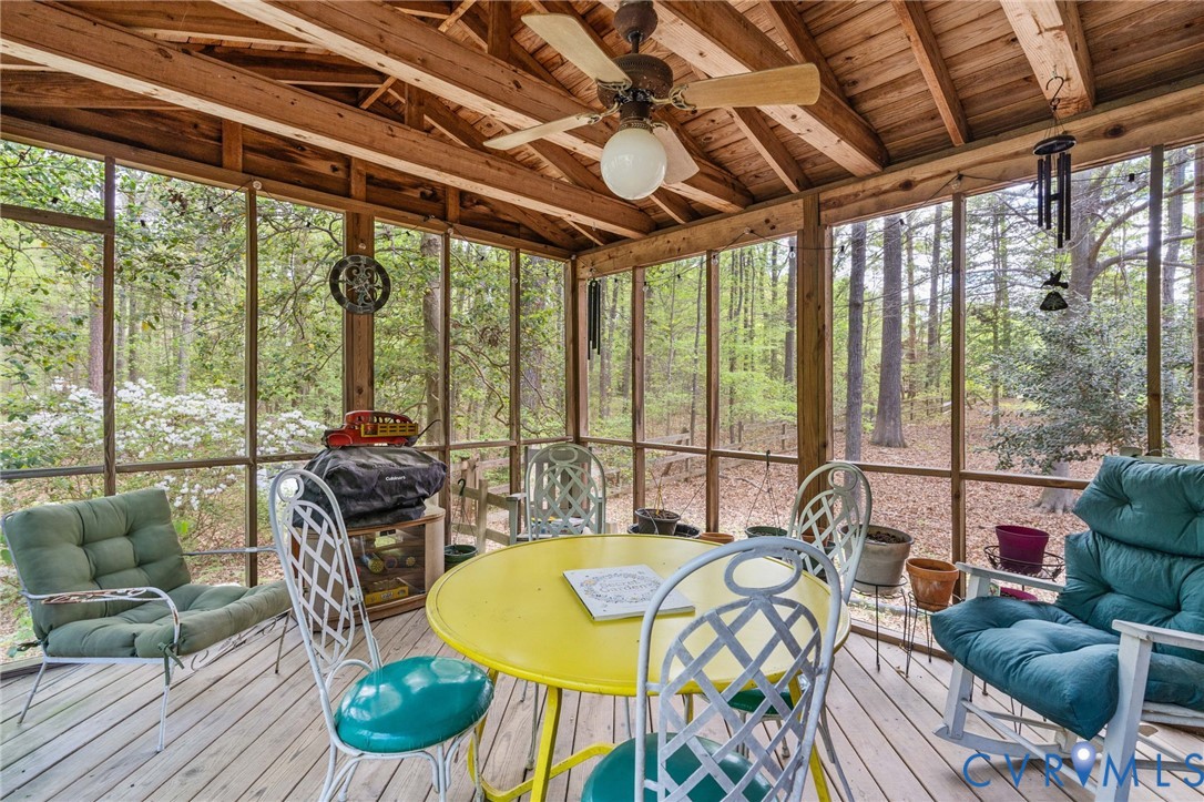7381 McClellan Road Mechanicsville, VA 23111 - Photo 55 of 66 a living room with furniture and a large window