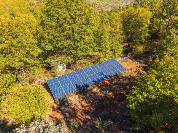 a view of a house with backyard and garden