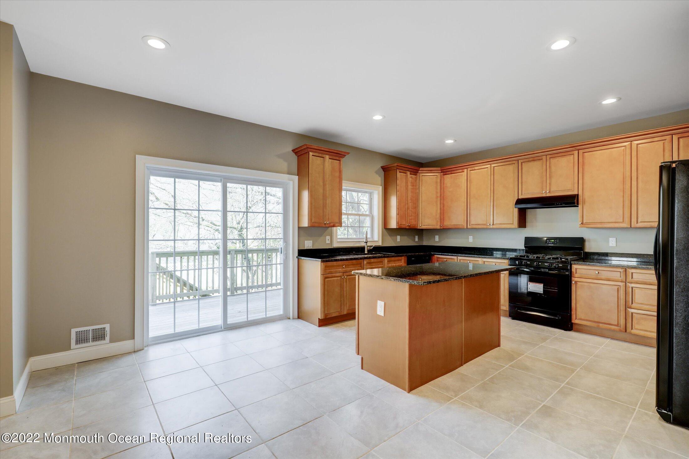 599 Line Road Aberdeen, NJ 07747 - Photo 19 of 45 17-Kitchen