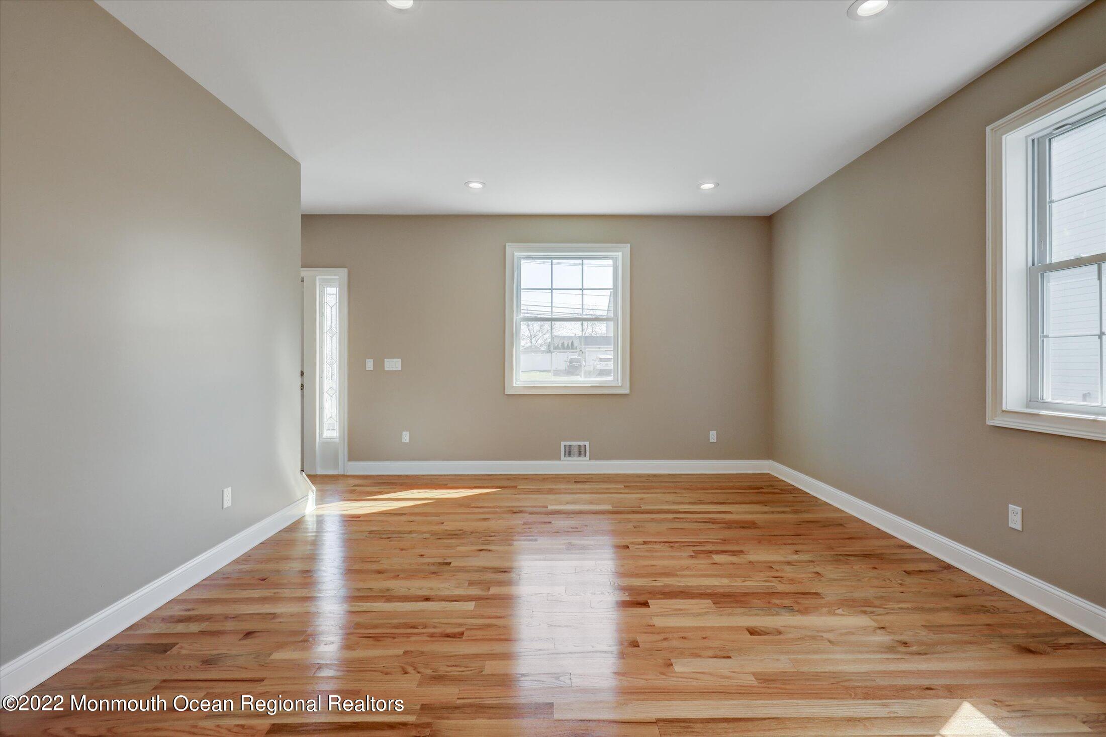 599 Line Road Aberdeen, NJ 07747 - Photo 10 of 45 10-Living Room