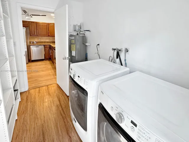 a en suite bathroom with a sink and a mirror