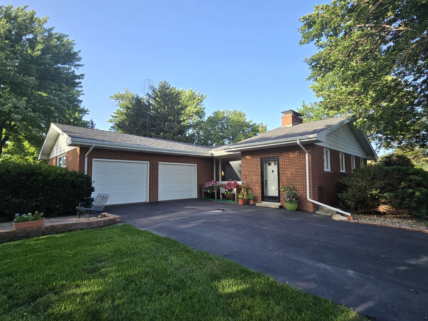 41294 East 100 North Road Bellflower, IL 61724 - Photo 2 of 43