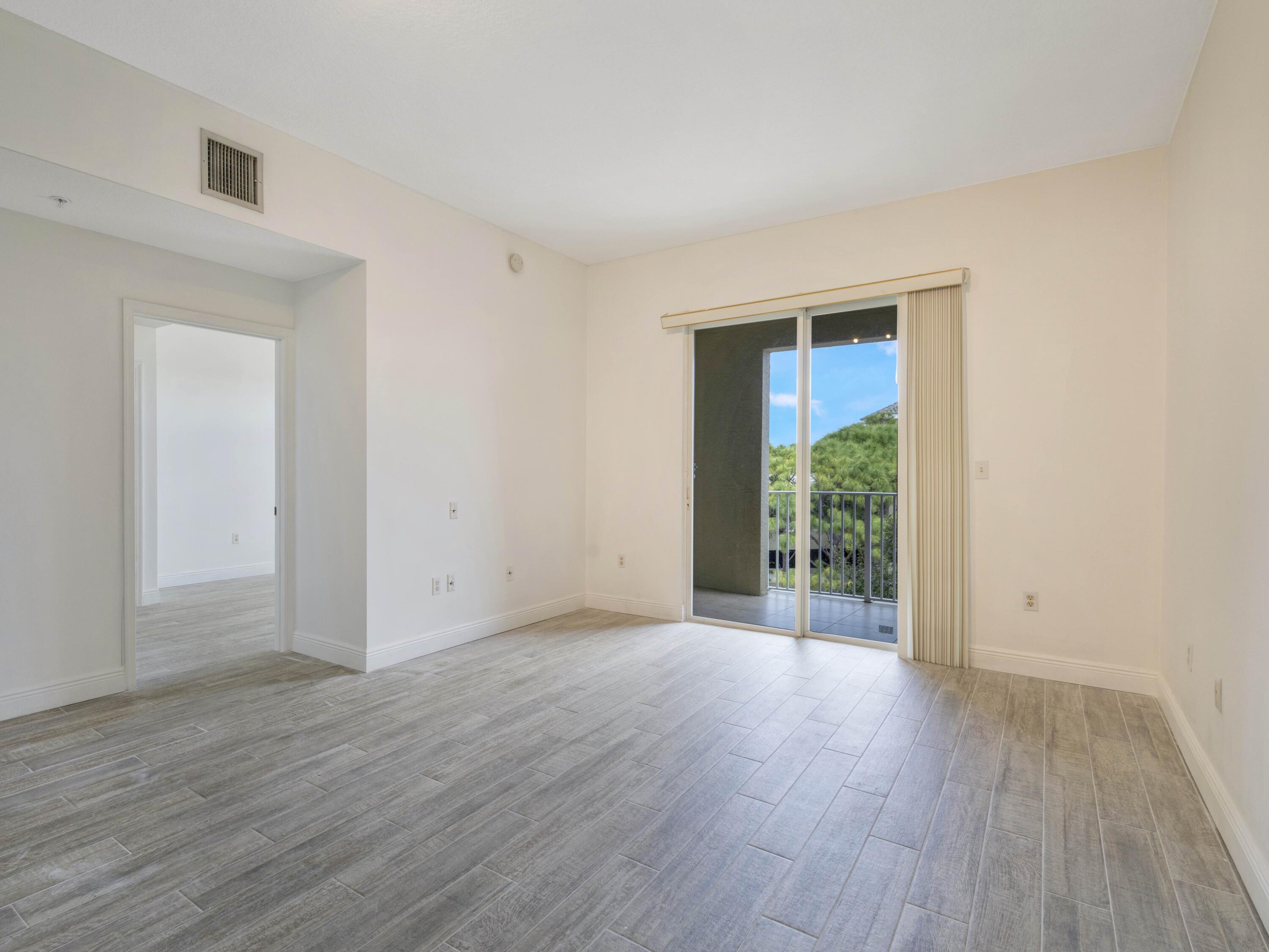 1155 Main Street, Unit 309 Jupiter, FL 33458 - Photo 4 of 35 Dining Living