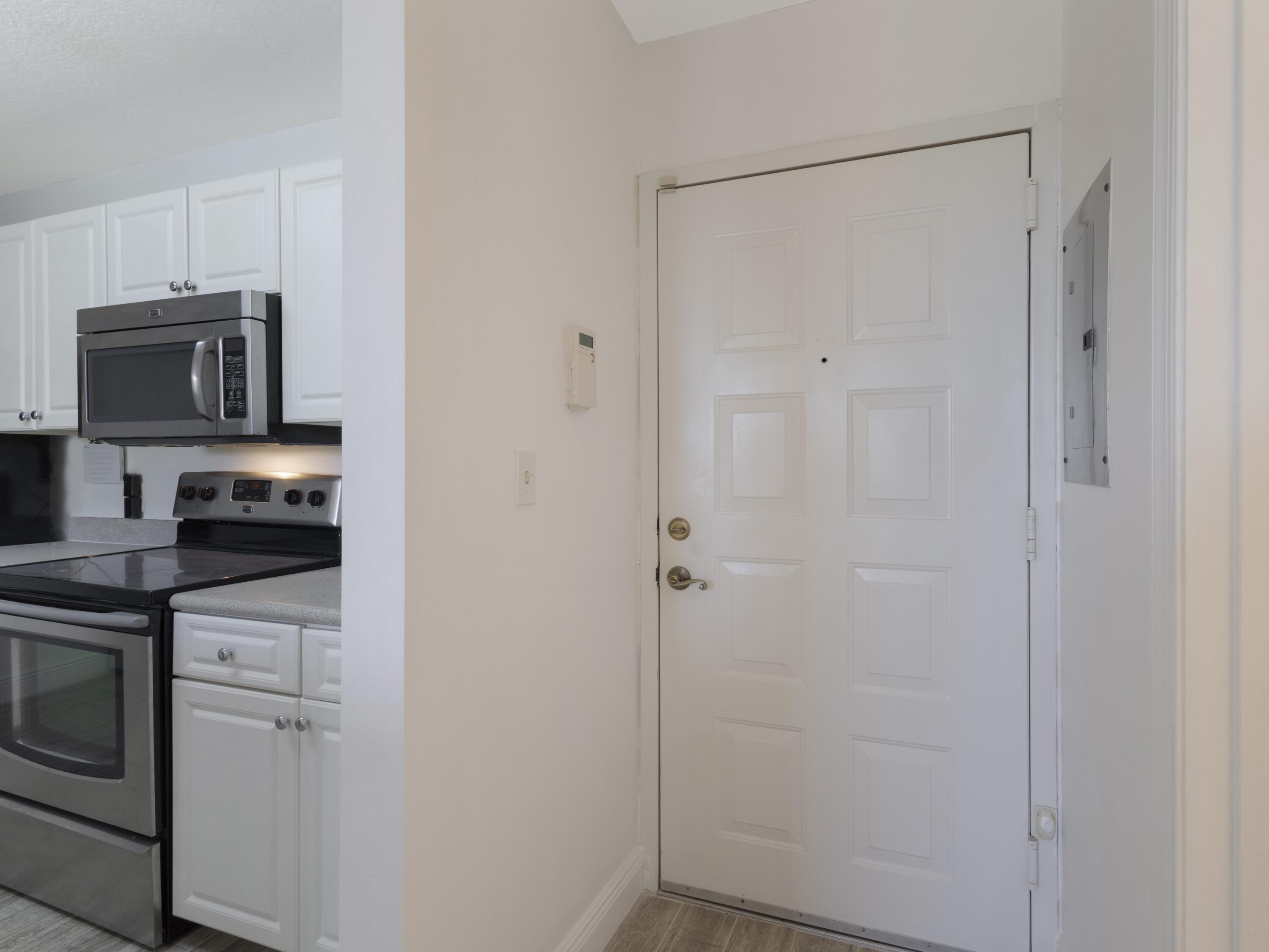 1155 Main Street, Unit 309 Jupiter, FL 33458 - Photo 6 of 35 Foyer