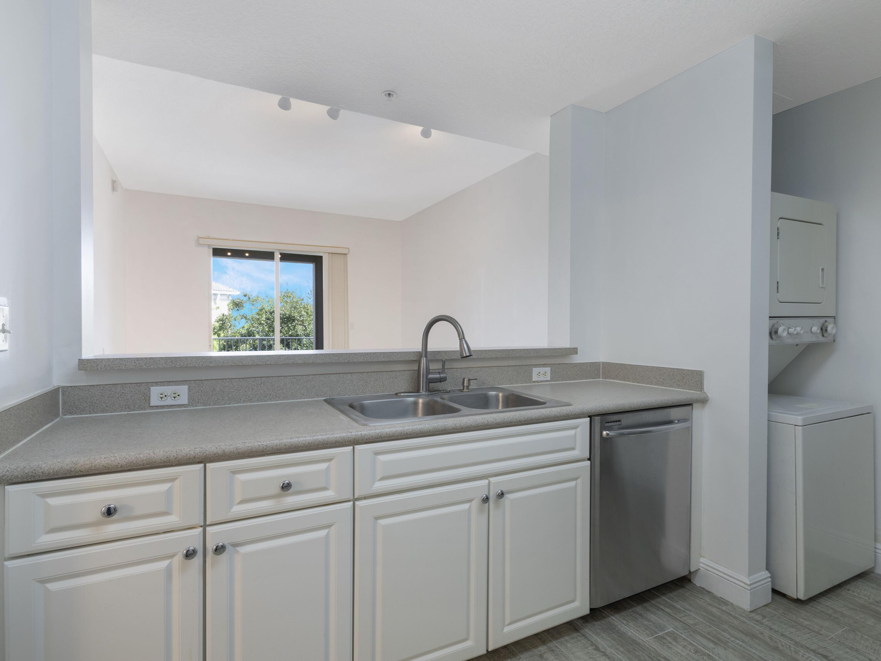 1155 Main Street, Unit 309 Jupiter, FL 33458 - Photo 9 of 35 Kitchen