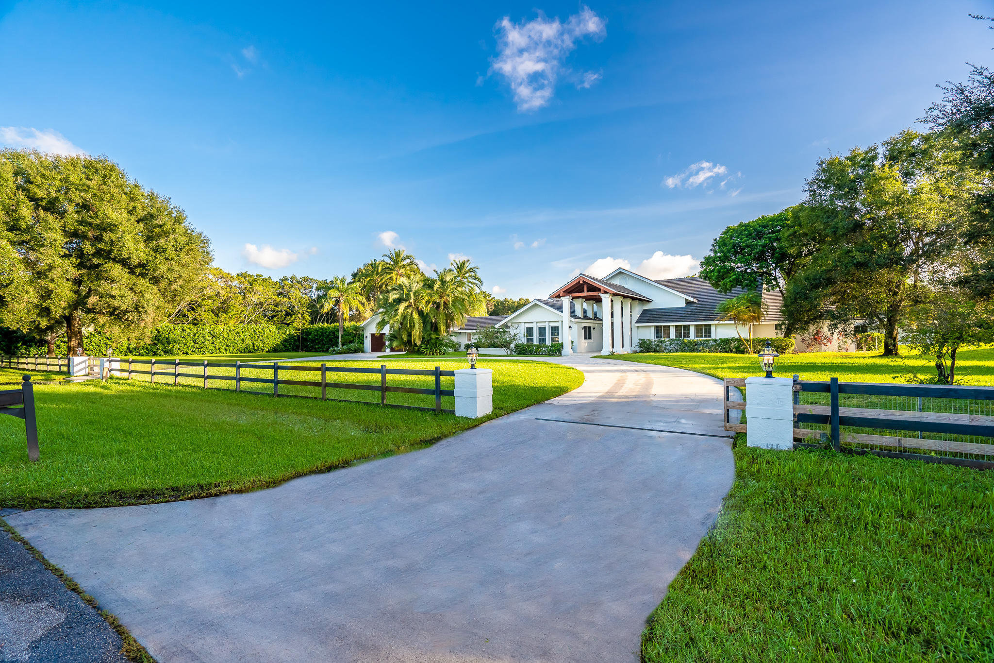 8540 Surrey Lane Boca Raton, FL 33496 - Photo 4 of 40 8540 SURREY LANE