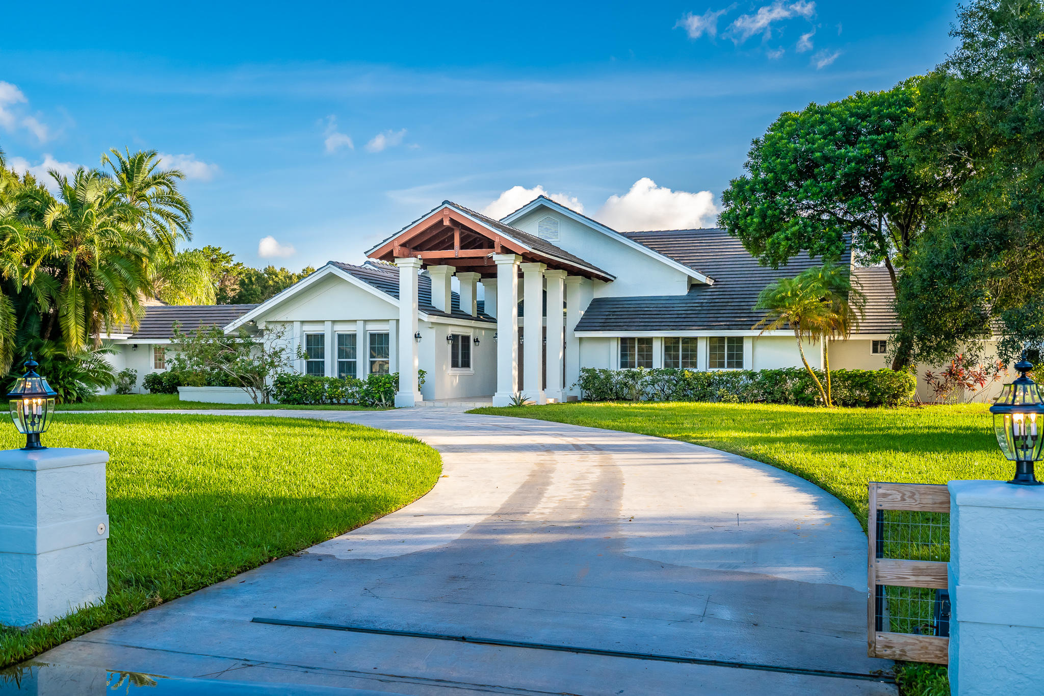 8540 Surrey Lane Boca Raton, FL 33496 - Photo 5 of 40 8540 SURREY LANE