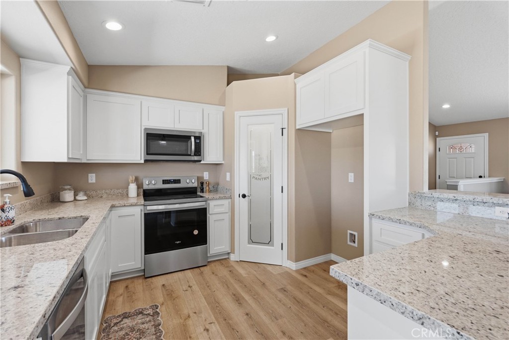13119 Candlewood Road Apple Valley, CA 92308 - Photo 18 of 52