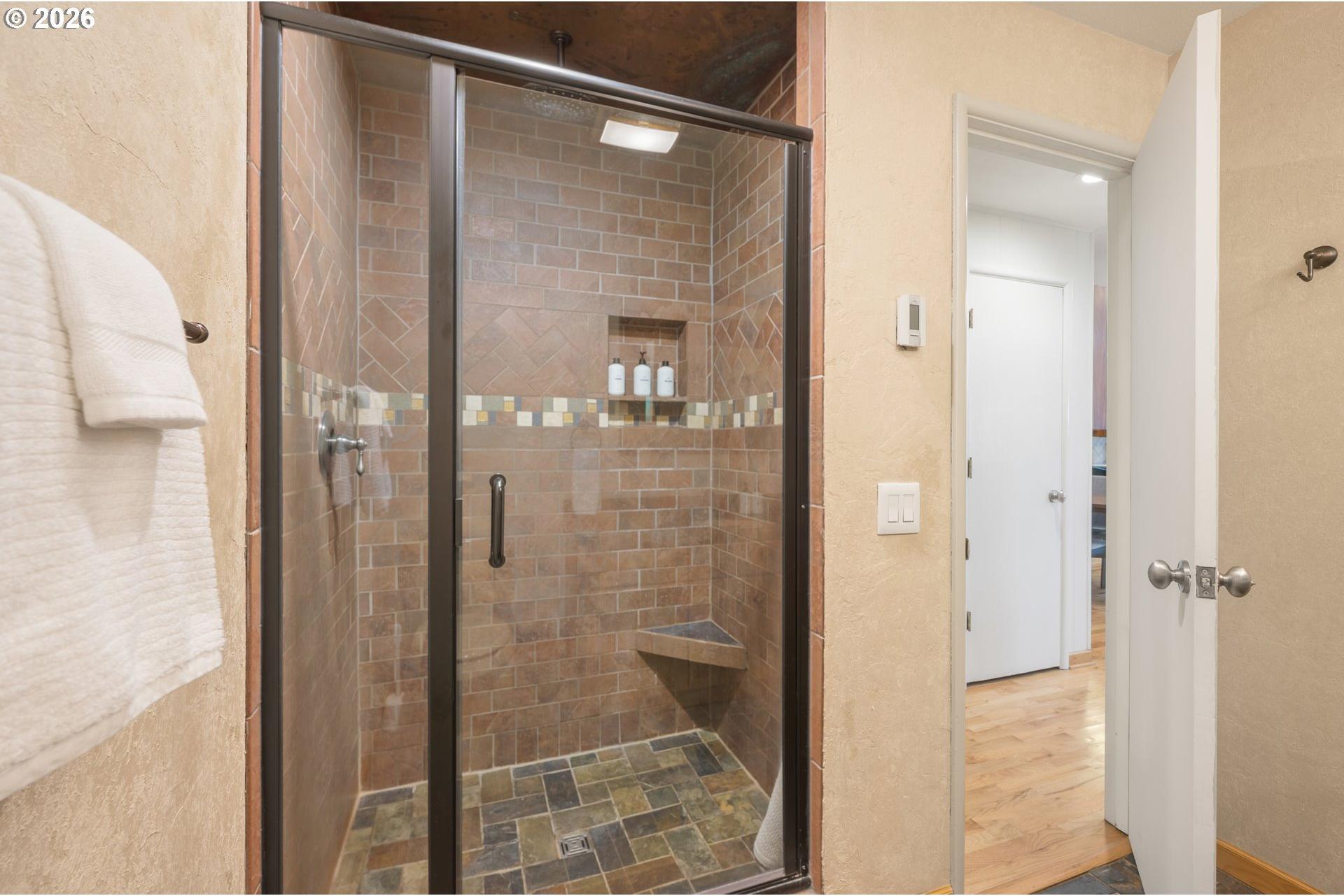 2765 Spring Boulevard Eugene, OR 97403 - Photo 35 of 44 Bathroom