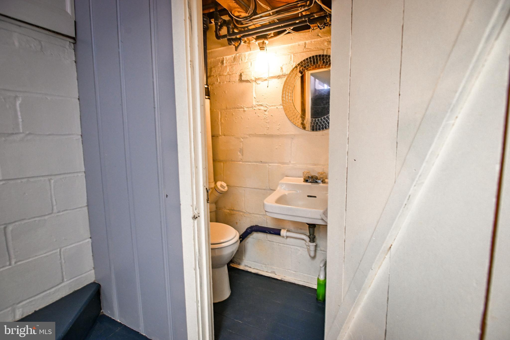 310 Weatherbee Road Towson, MD 21286 - Photo 49 of 55 1/2 Bathroom