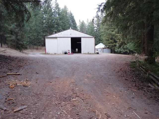 $800,000 | 8521 North Starr Road, Newman Lake, WA 99025