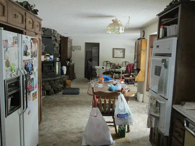 $800,000 | 8521 North Starr Road, Newman Lake, WA 99025