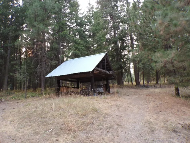 $800,000 | 8521 North Starr Road, Newman Lake, WA 99025