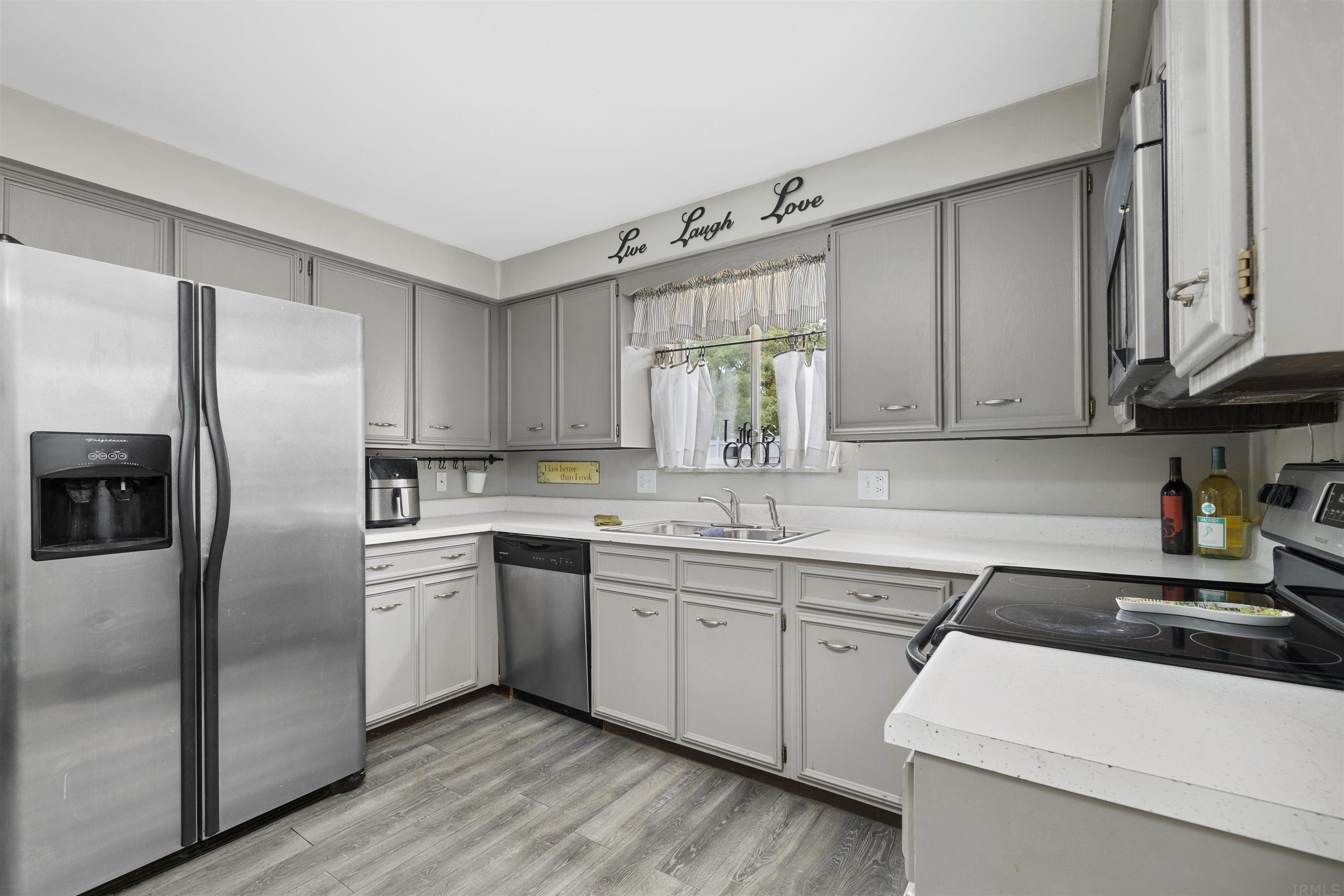 4010 Hobson Road Fort Wayne, IN 46815 - Photo 9 of 36