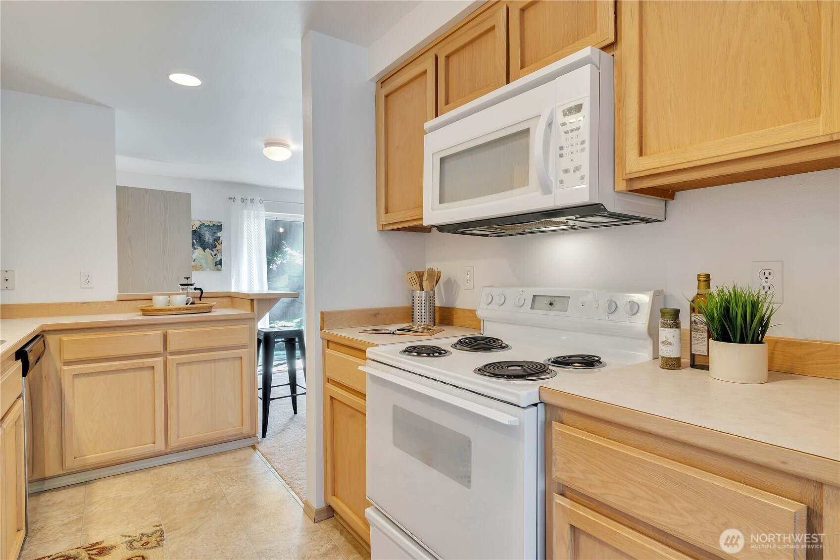 23317 Edmonds Way, Unit 3 Edmonds, WA 98026 - Photo 5 of 14 Gallery Image 5