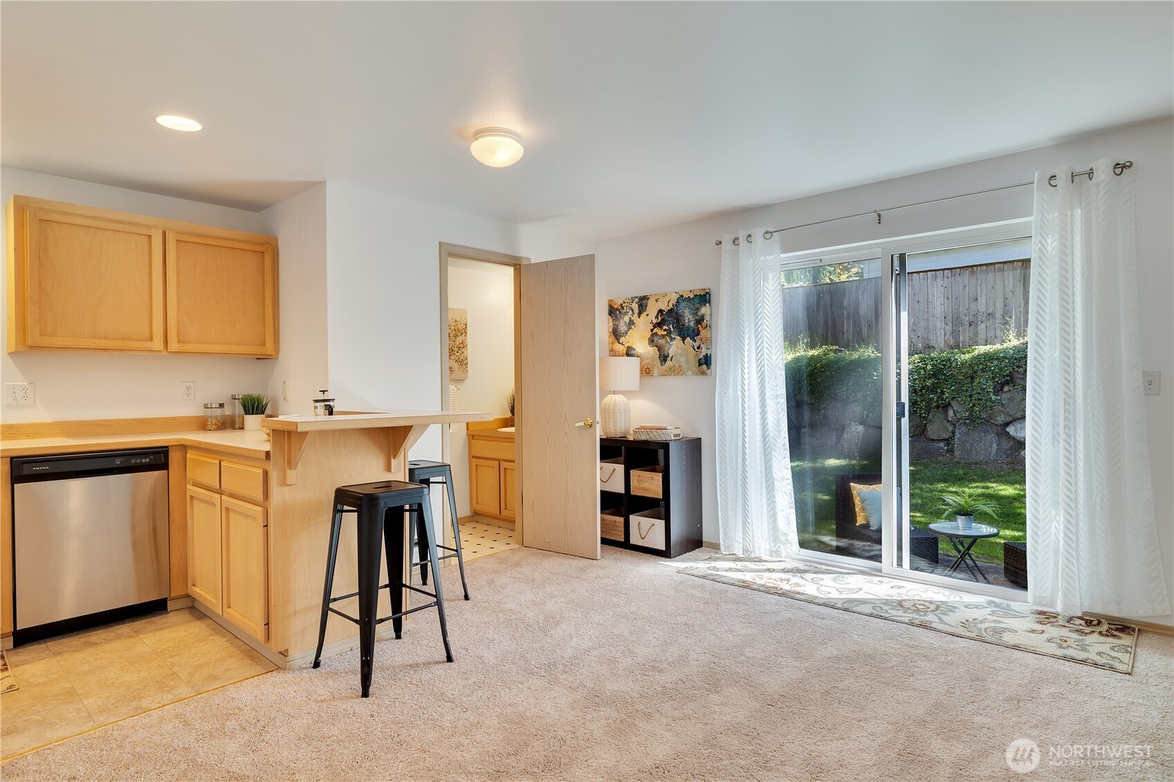 23317 Edmonds Way, Unit 3 Edmonds, WA 98026 - Photo 6 of 14 Gallery Image 6