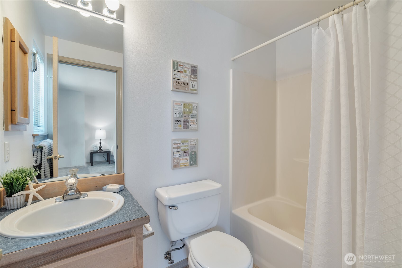 23317 Edmonds Way, Unit 3 Edmonds, WA 98026 - Photo 9 of 14 Gallery Image 9
