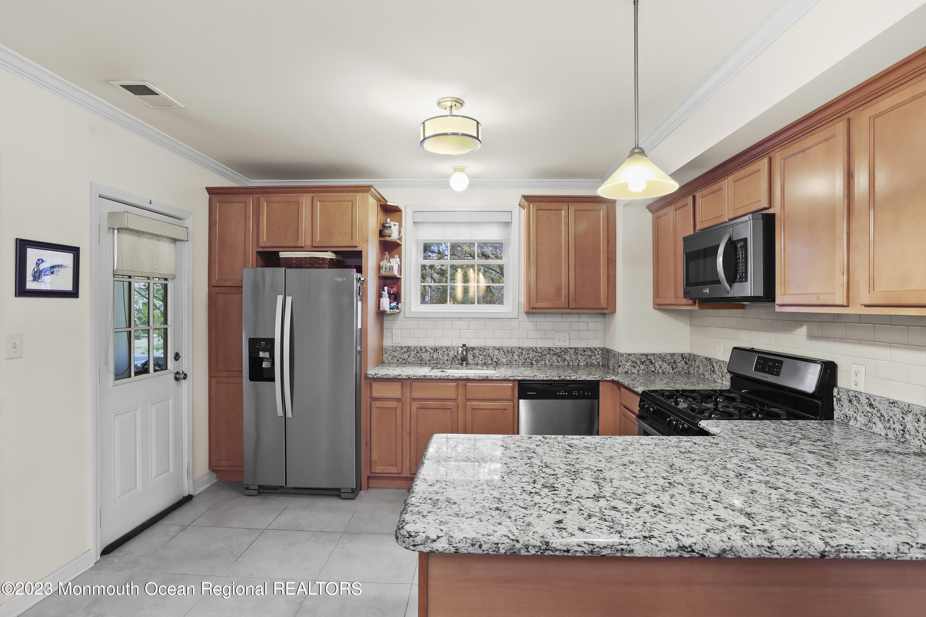 162 Chapel Hill Road Red Bank, NJ 07701 - Photo 15 of 41 5W5A1004