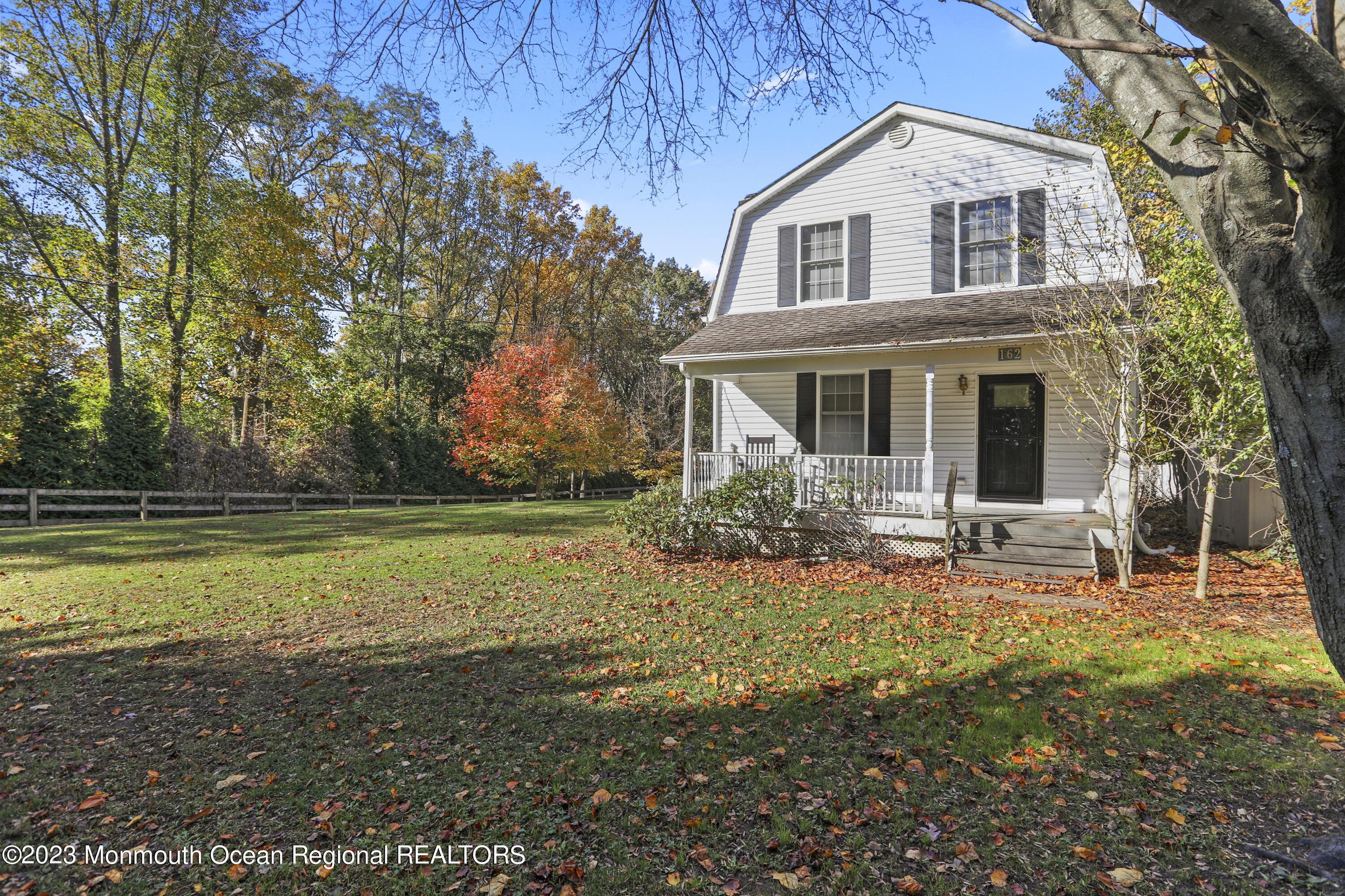 162 Chapel Hill Road Red Bank, NJ 07701 - Photo 2 of 41 5W5A8208