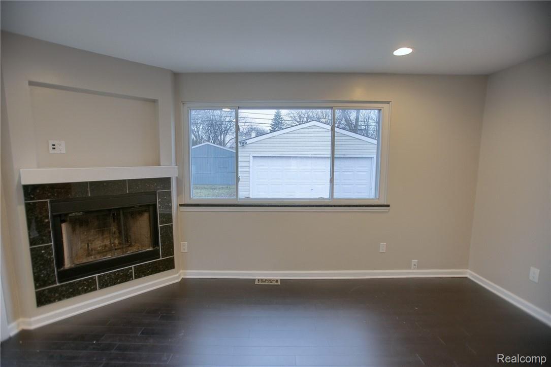 3540 Greenfield Road Berkley, MI 48072 - Photo 11 of 26 11-Family Room 2nd View.jpg