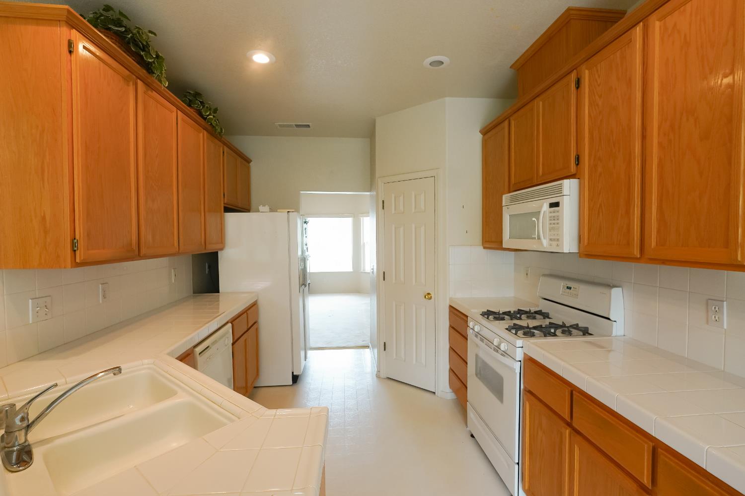 785 Kinglet Court Merced, CA 95340 - Photo 10 of 26