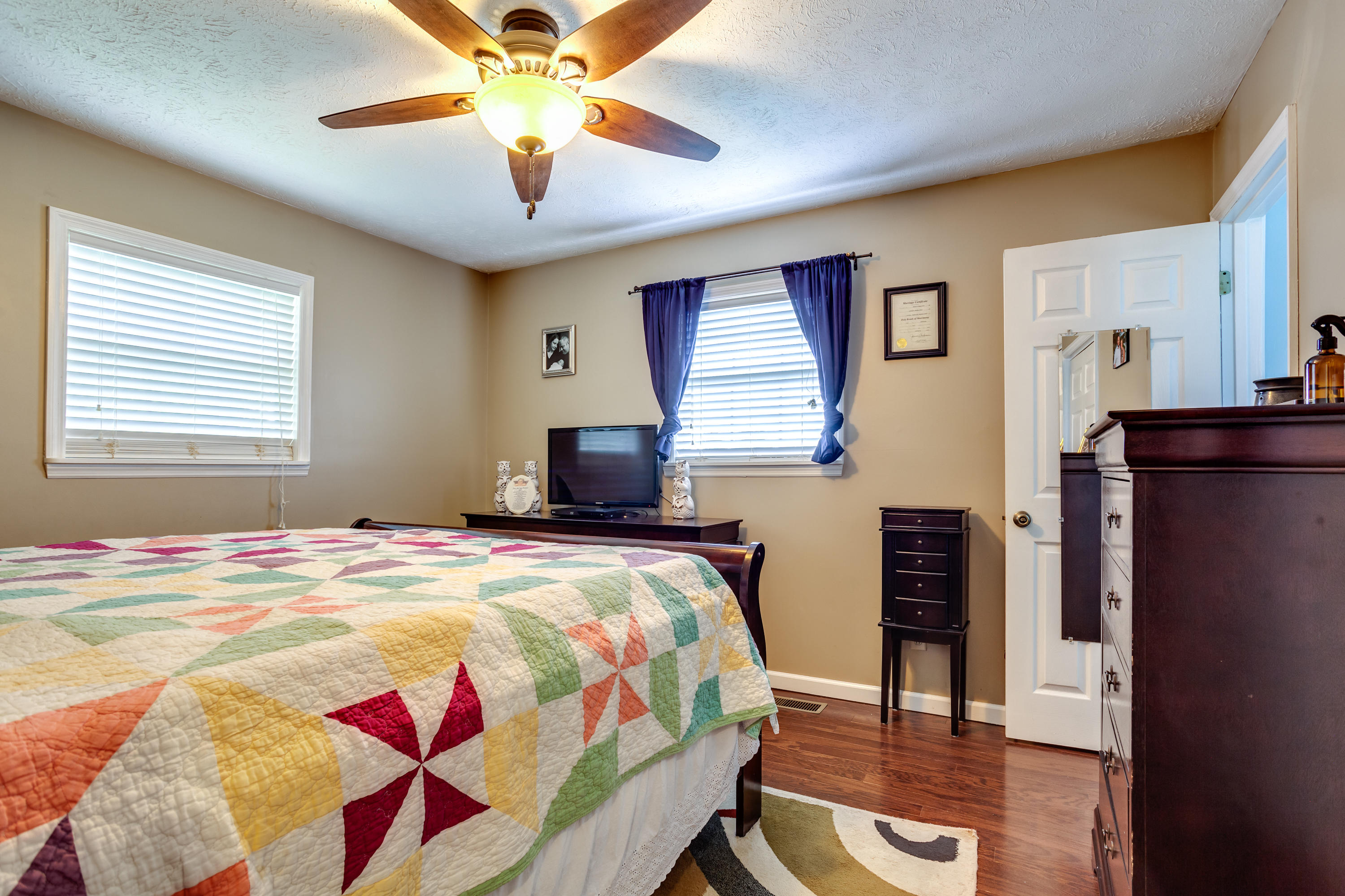 354 Peach Orchard Road Clinton, TN 37716 - Photo 12 of 21 020210610-3-354PeachOrchardRdClintonTN-S