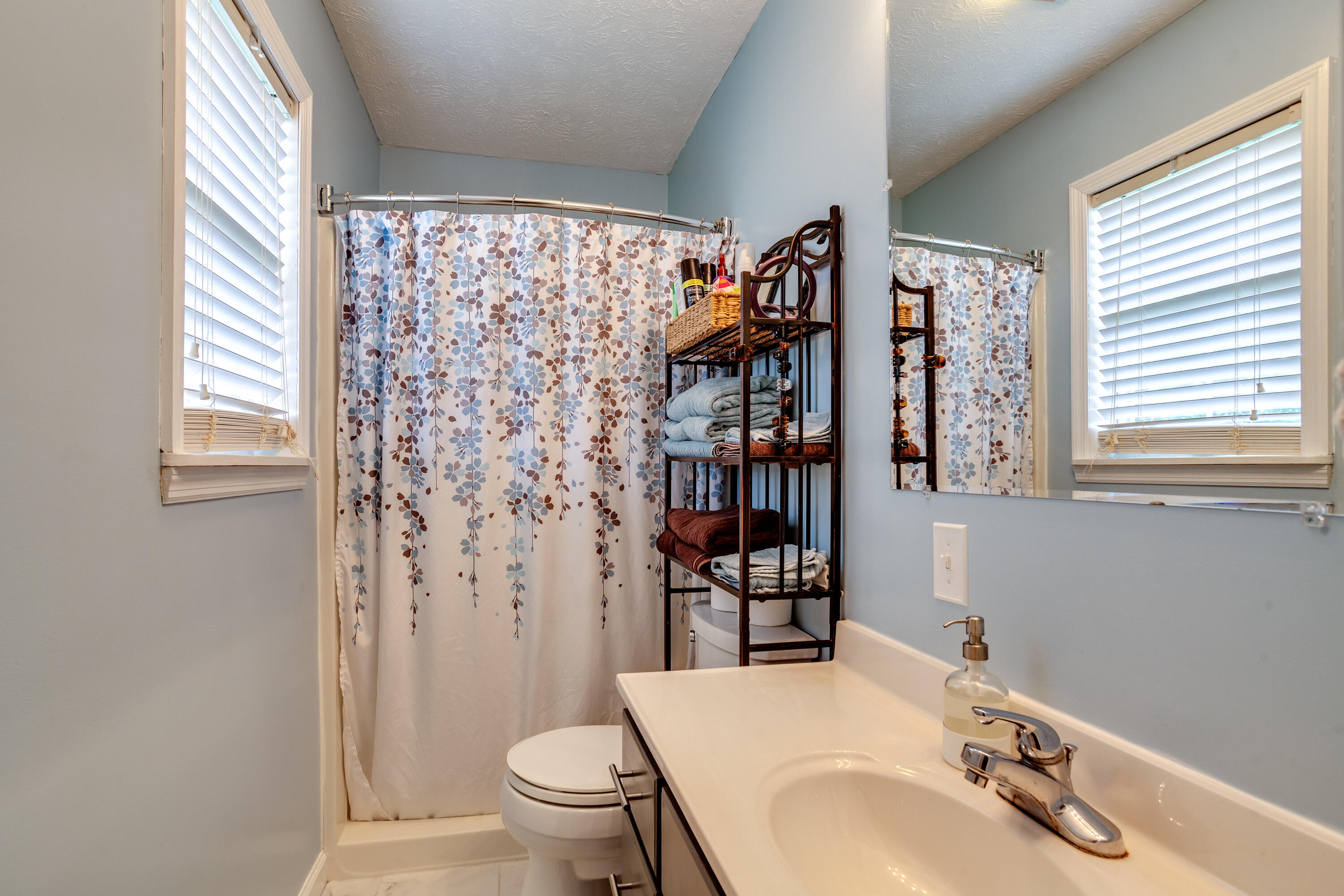 354 Peach Orchard Road Clinton, TN 37716 - Photo 14 of 21 022210610-3-354PeachOrchardRdClintonTN-S