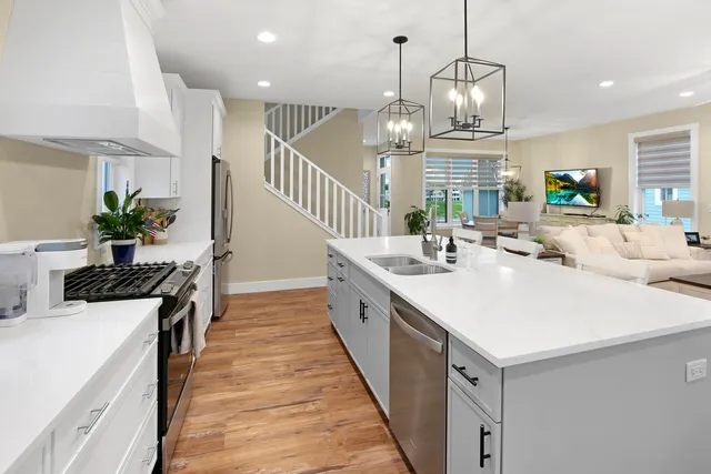 $615,000 | 7 Willow Way, Ottawa, IL 61350