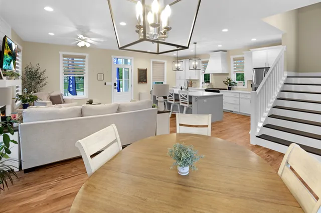 $615,000 | 7 Willow Way, Ottawa, IL 61350