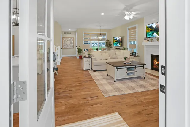 $615,000 | 7 Willow Way, Ottawa, IL 61350